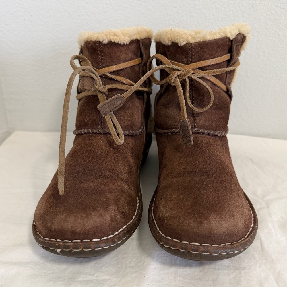 Ugg Cove Dark brown ankle boots 5178 Genuine Sheepskin size 7 - Picture 13 of 14